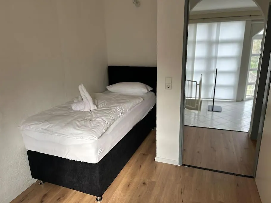 Ferienhaus Mit Privatparkplatz, Terrasse Und Stadtnaehe Bremen Holiday home