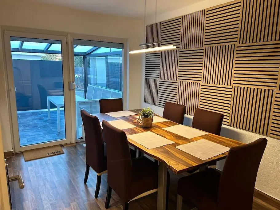 Ferienhaus Mit Privatparkplatz, Terrasse Und Stadtnaehe Bremen Deutschland