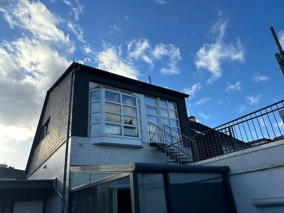 Ferienhaus Mit Privatparkplatz, Terrasse Und Stadtnaehe Bremen