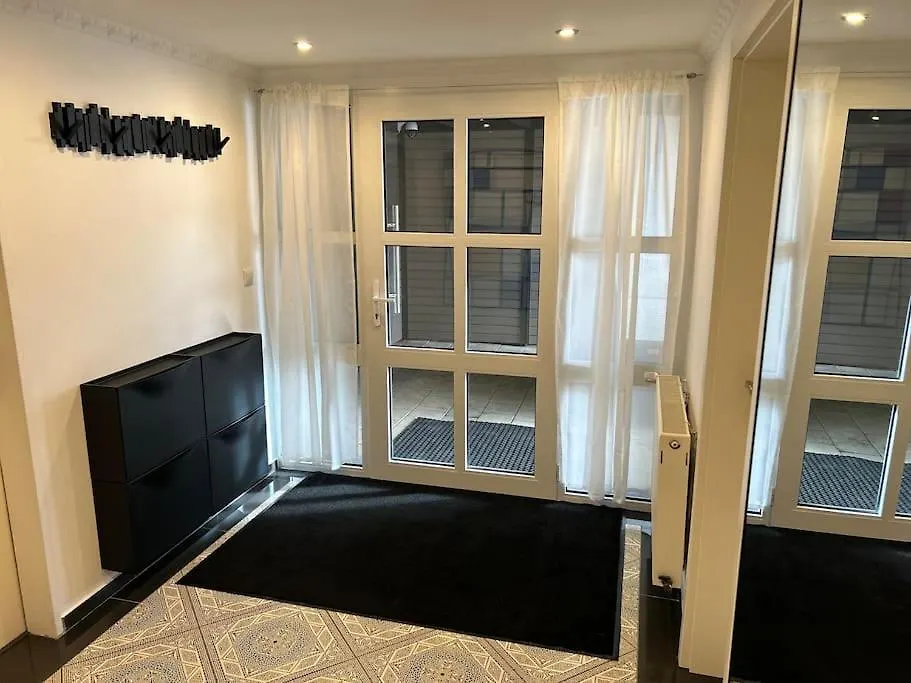 Ferienhaus Mit Privatparkplatz, Terrasse Und Stadtnaehe Bremen